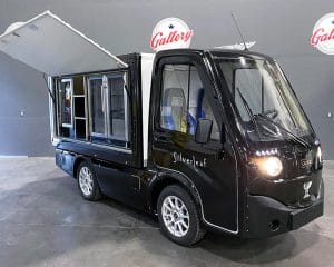 Electric food and beverage truck for golf courses